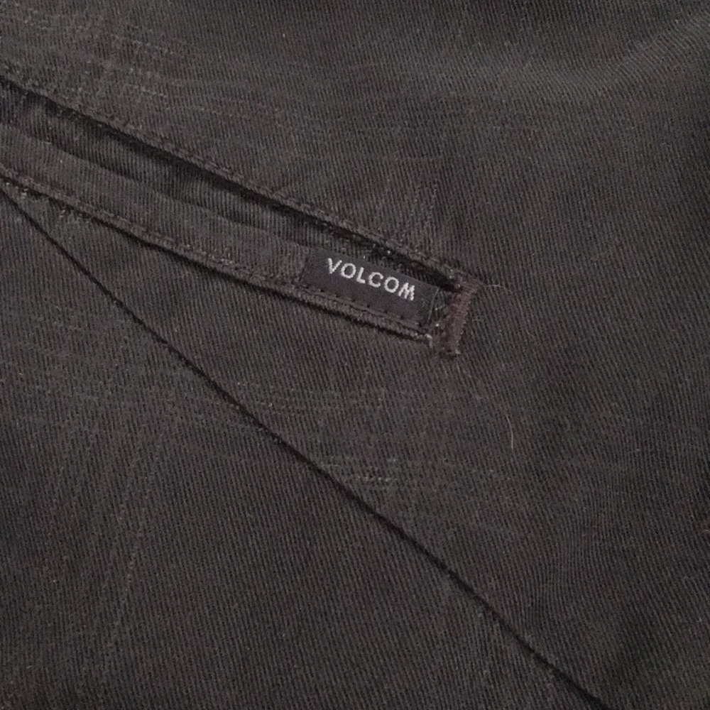 Men’s size 32 Volcom shorts